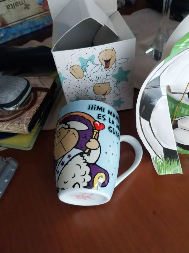 Tazas de cerámica y plástico