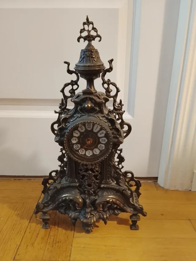 Reloj de mesa antiguo