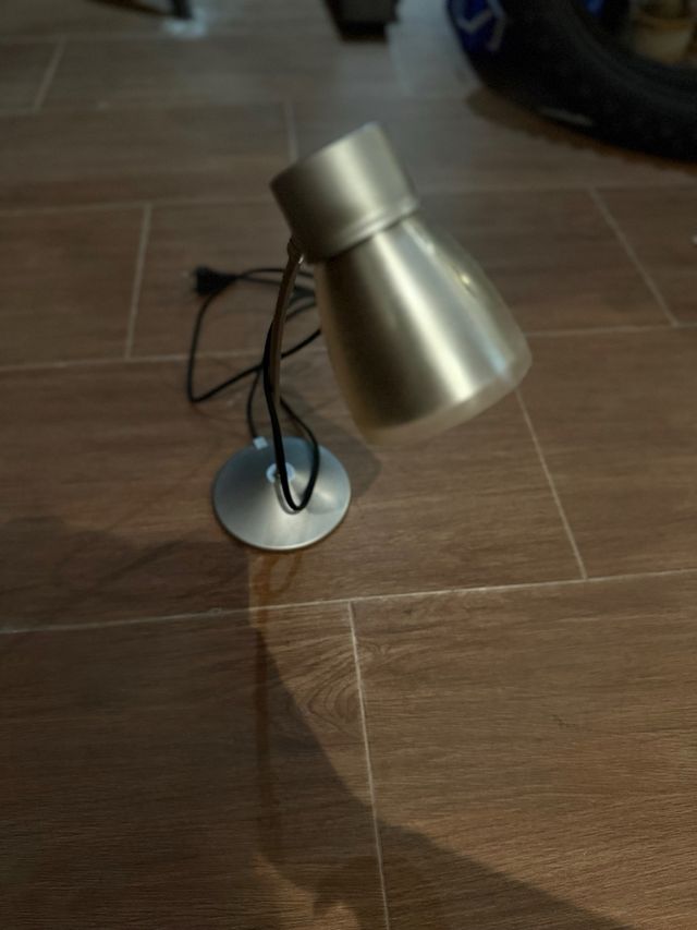 Lámpara de escritorio flexible metal y plástico