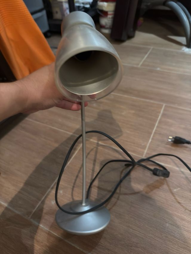 Lámpara de escritorio flexible metal y plástico