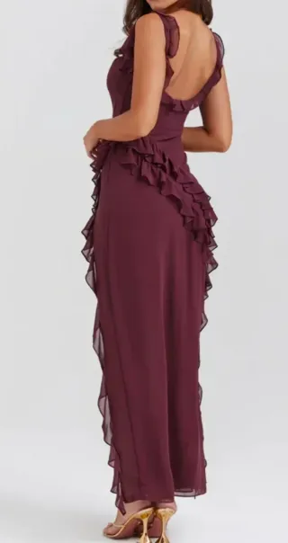 Vestido largo morado con volantes