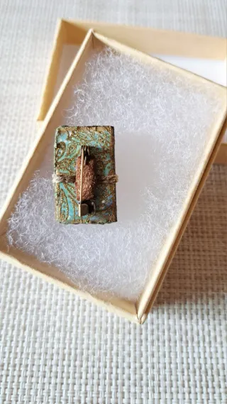 Broche MiniLibro Mágico Artesanal