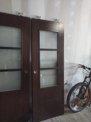 Puerta madera con cristal