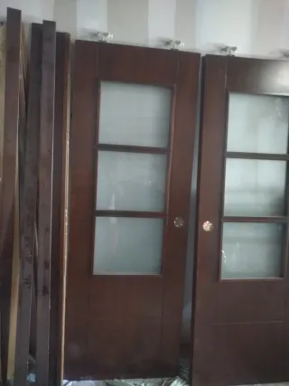 Puerta madera con cristal