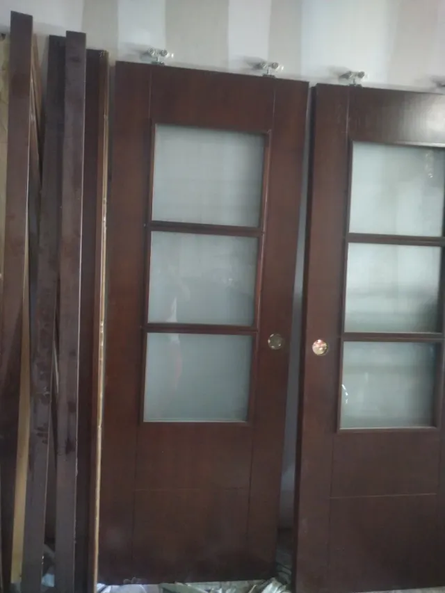 Puerta madera con cristal