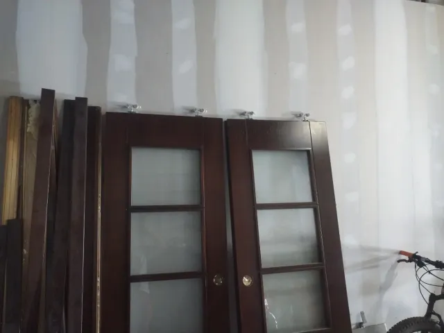 Puerta madera con cristal