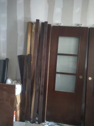 Puerta madera con cristal