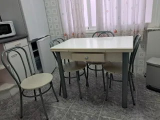 Mesa de cocina extensible con cajón