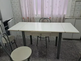 Mesa de cocina extensible con cajón