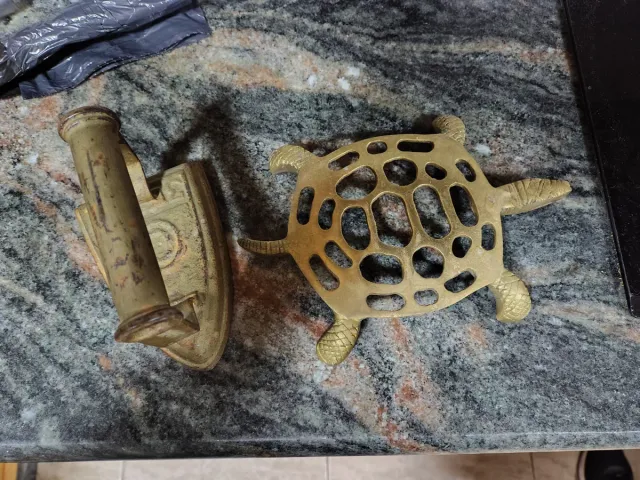 Vecchia piastra in ottone