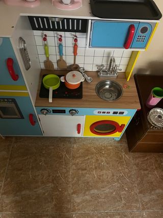 Cocinita de juguete rosa