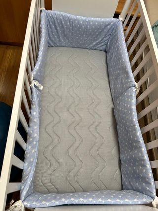 Cuna de bebé blanca con colchón ecus kids nuevo.