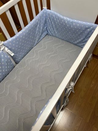 Cuna de bebé blanca con colchón ecus kids nuevo.