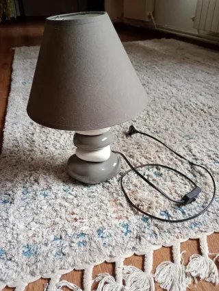 Lámpara de mesa cerámica gris y blanca