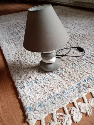 Lámpara de mesa cerámica gris y blanca