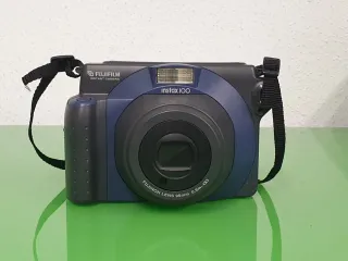 Cámara Fujifilm Instax 100 Negra y Azul