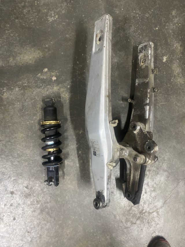 Basculante y Amortiguador Aprilia Pegaso