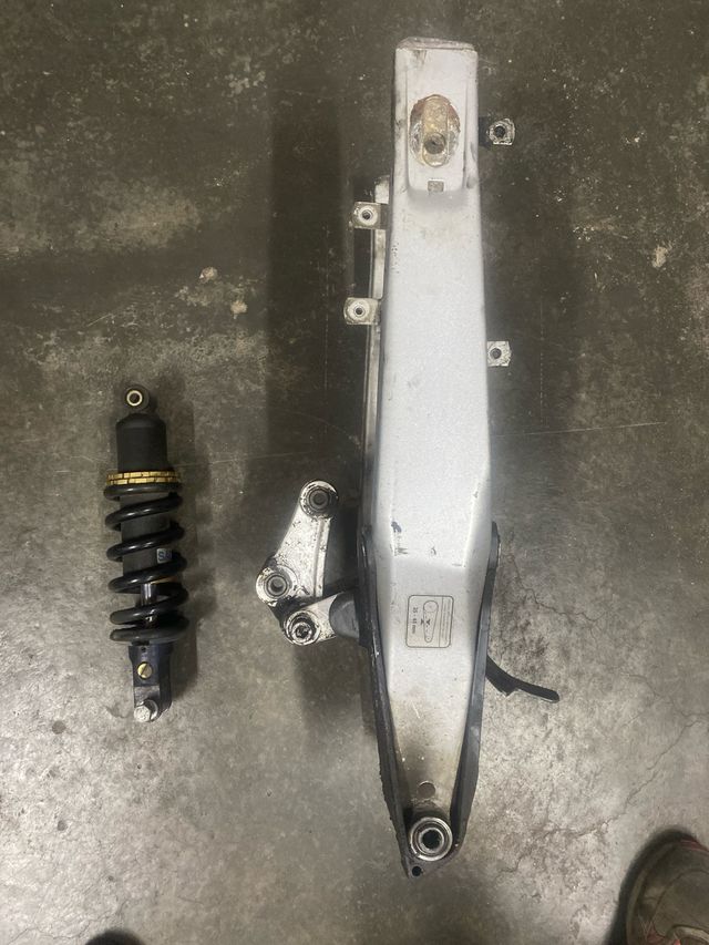 Basculante y Amortiguador Aprilia Pegaso