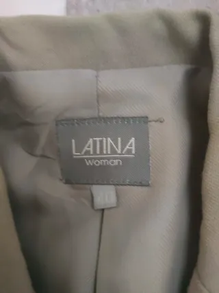 Traje de chaqueta y falda LATINA beige