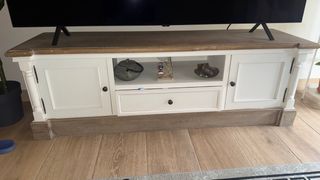 Mesa TV madera y blanco