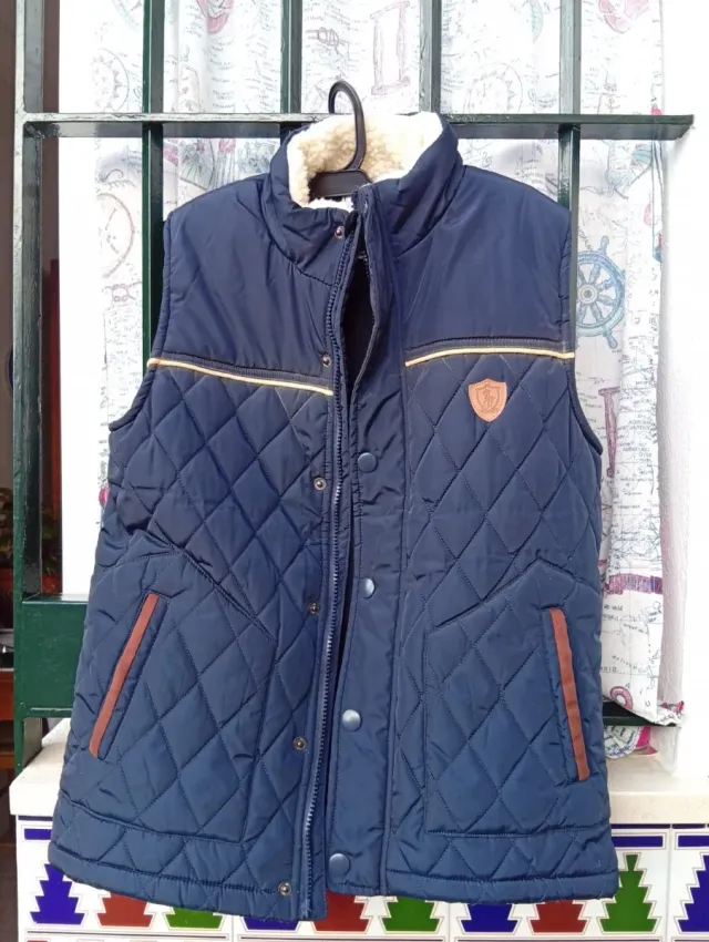 Chaqueton azul con forro de borreguito sin mangas