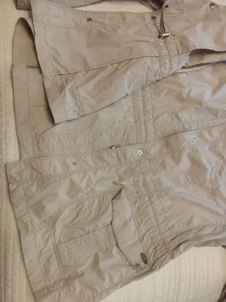 Trench de entretiempo beige