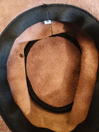 Sombrero de cuero marrón australiano.