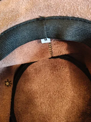 Sombrero de cuero marrón australiano.