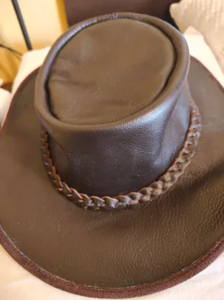 Sombrero de cuero marrón australiano.