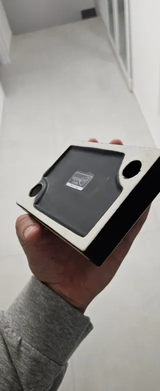 Portasapone nero e legno