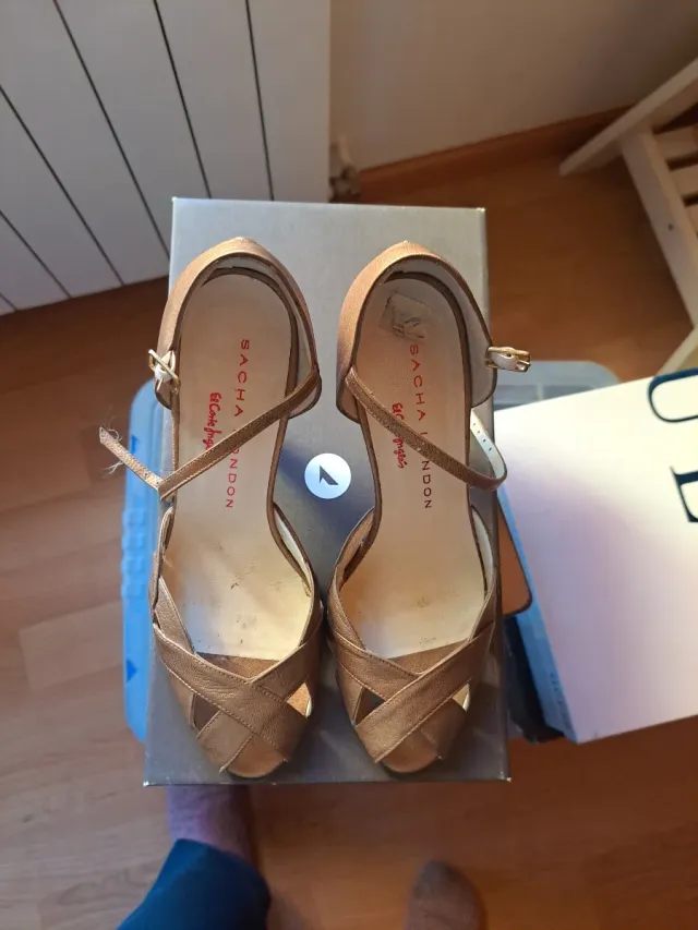 Zapatos tacón Sacha London beige/dorado