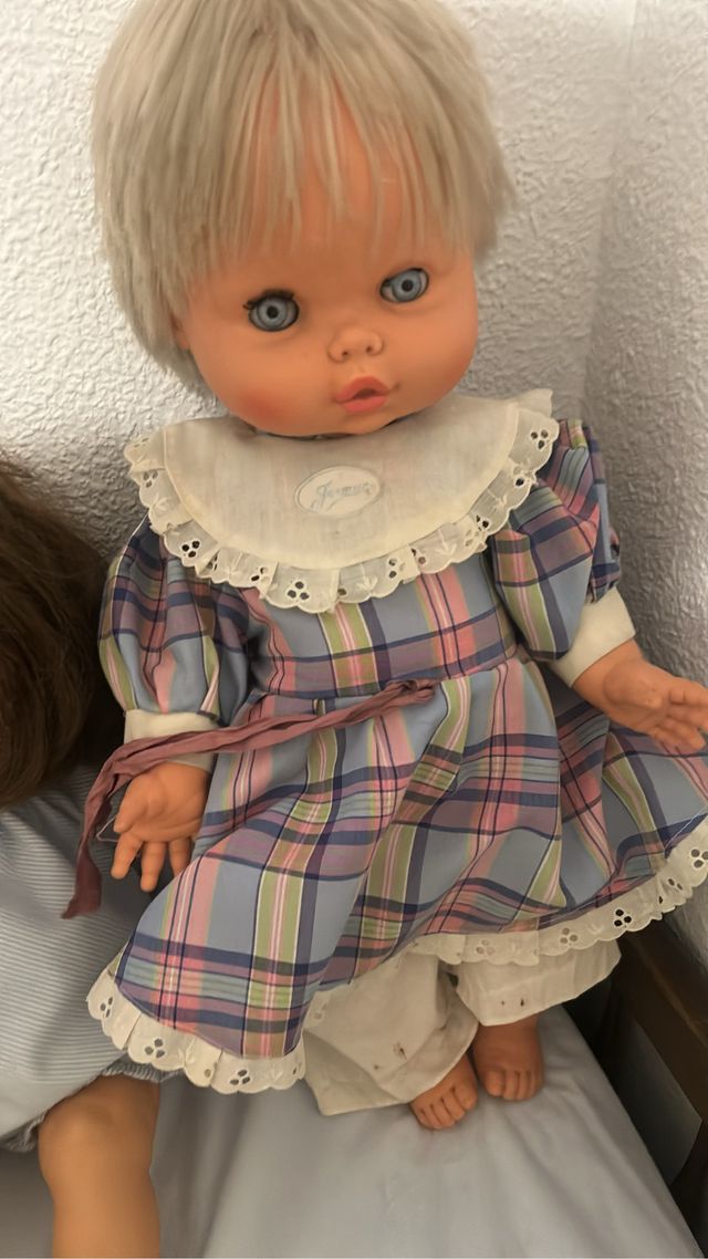 Muñeca Jesmar con vestido de cuadros