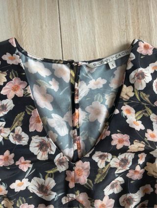 Vestito nero con fiori Silvian Heach