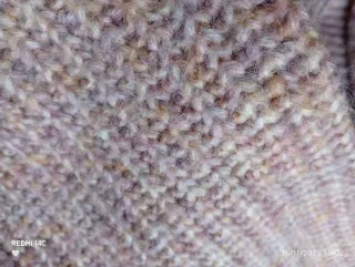 Jersey lana cuello vuelto beige/rosa