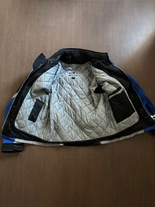 Chaqueta de moto azul y negra