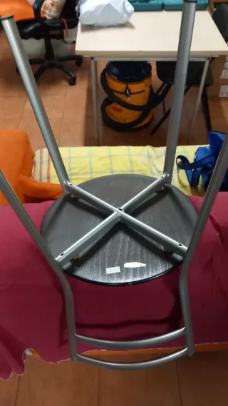 Sedie in metallo e legno