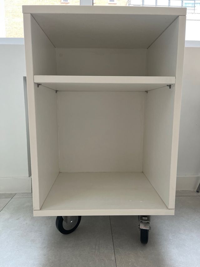 Tavolo ausiliario con ruote