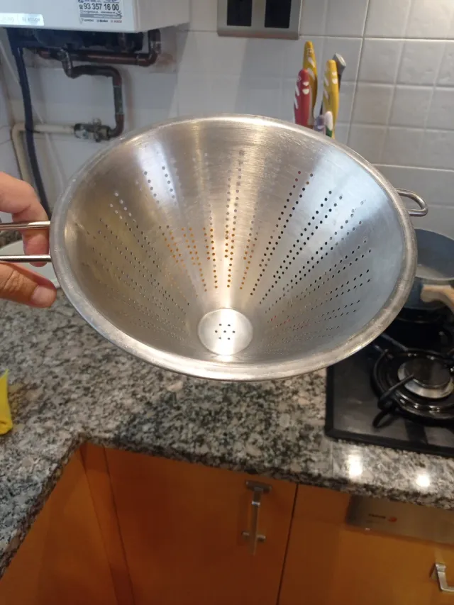 Colador de cocina metálico