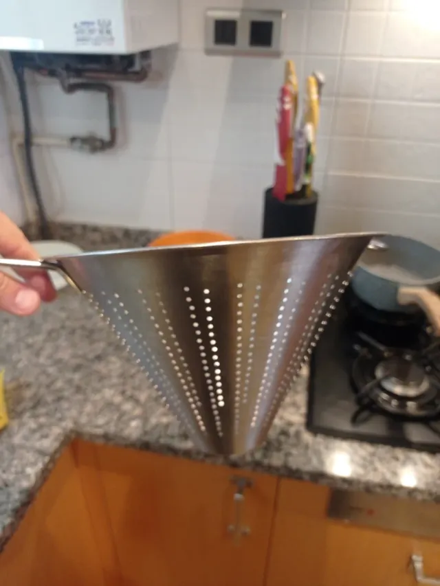 Colador de cocina metálico