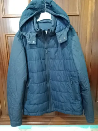Chaquetón azul con capucha