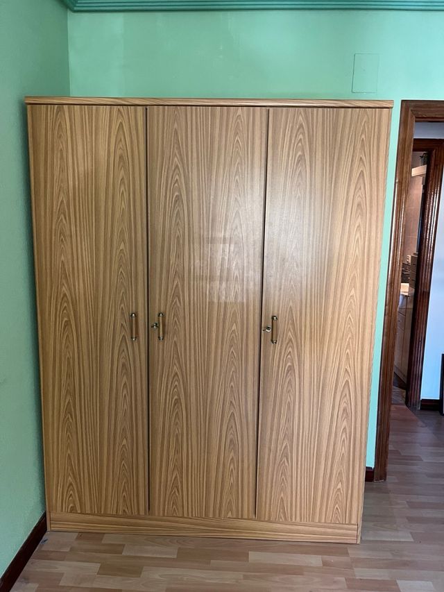 Armario de madera 3 puertas