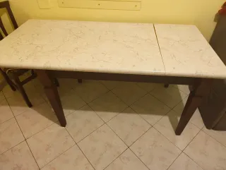 Tavolo allungabile con sedie