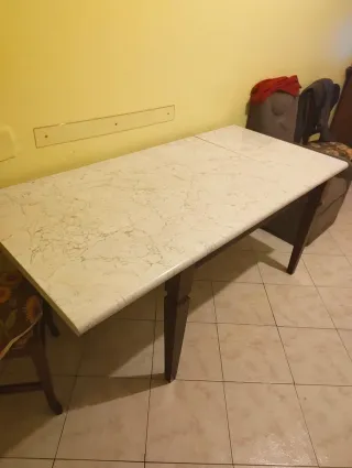 Tavolo allungabile con sedie