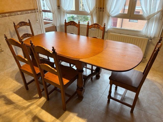 Mesa de comedor de madera