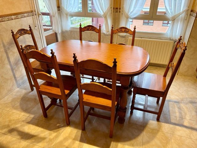 Mesa de comedor de madera