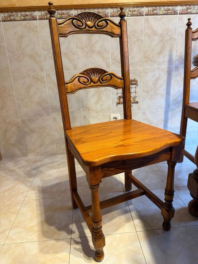 Mesa de comedor de madera