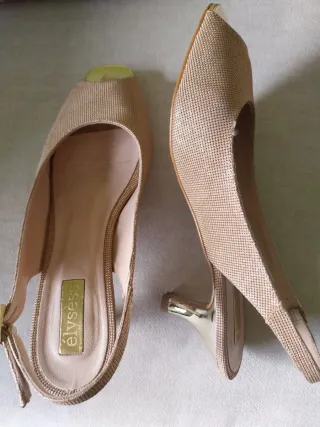 Zapato tacón abierto dorado beige