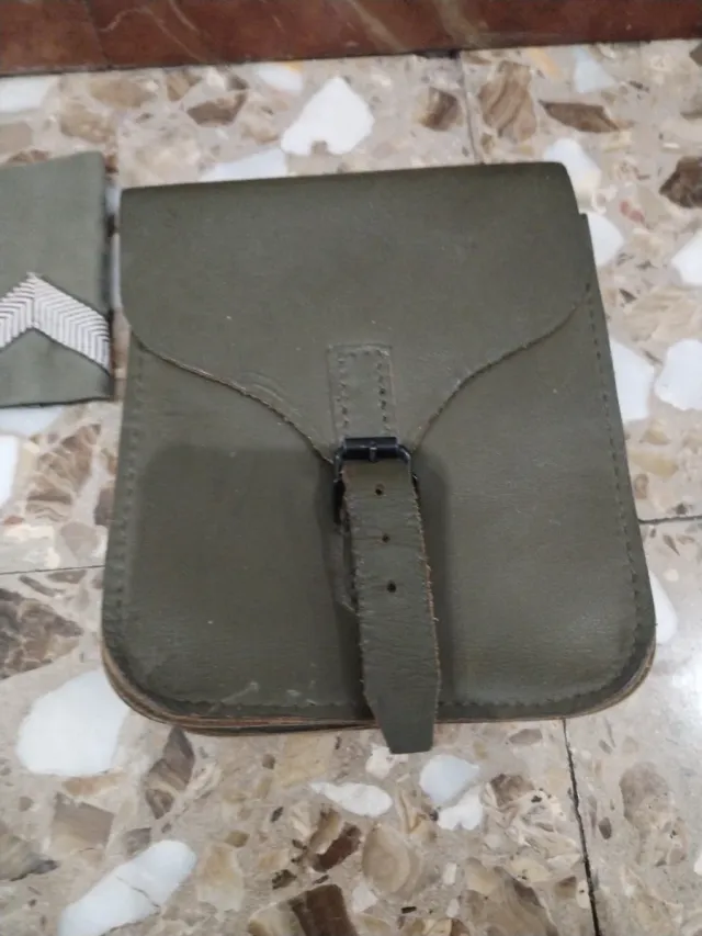 Cartucceria militare e galloni dell'esercito