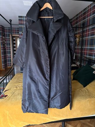 Abrigo acolchado oversize negro