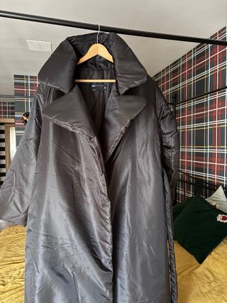 Abrigo acolchado oversize negro